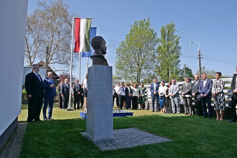 Felavatták Vári Szabó István mellszobrát