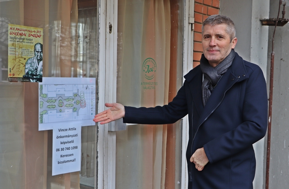 Nézzék át a terveket - kéri a képviselő