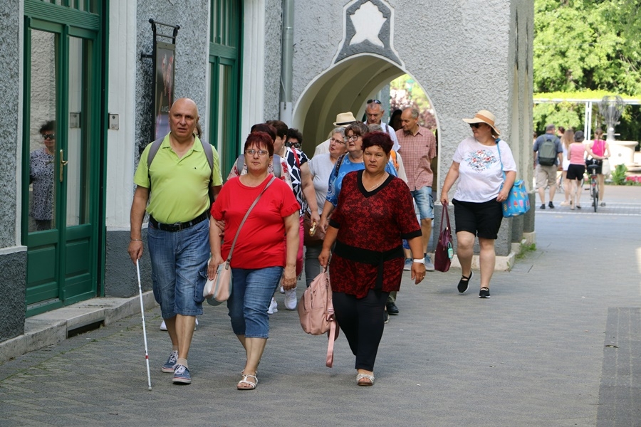 (►) Halasra kirándult a vakok és gyengénlátók megyei csoportja