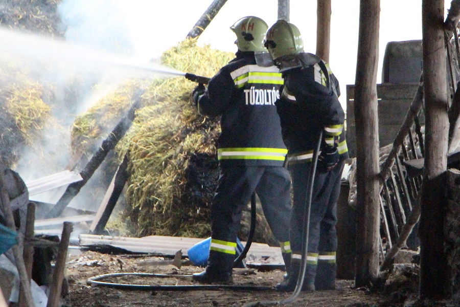 Kigyulladt egy istálló Kiskunmajsán