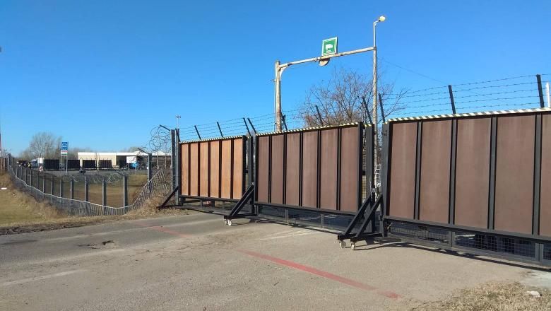 Egy órára lezárták a tompai átkelő teherforgalmi kapuját