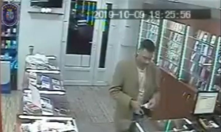 (►)Ismeri? Zsarolás miatt keresik a rendőrök