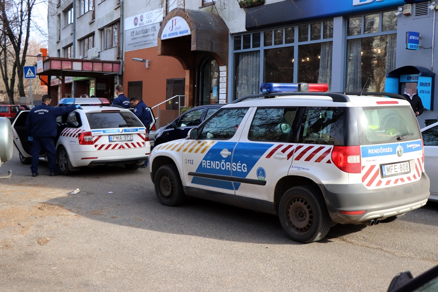 Szabadnapos mentőápoló tartóztatta fel a rablót a Kossuth utcán (frissítve)