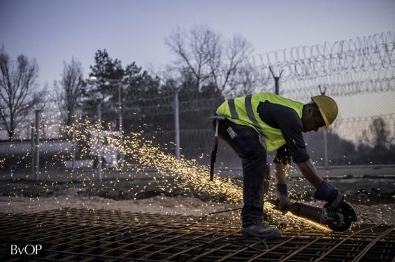 (►) Járványkórház-építés: már állnak a konténerek
