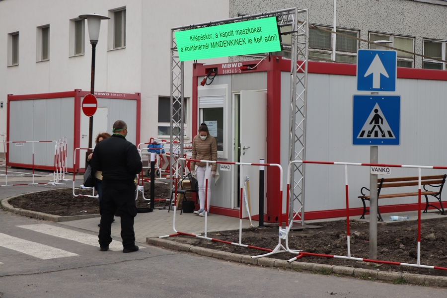 SOS: műanyag rekeszekre van szüksége a kórháznak