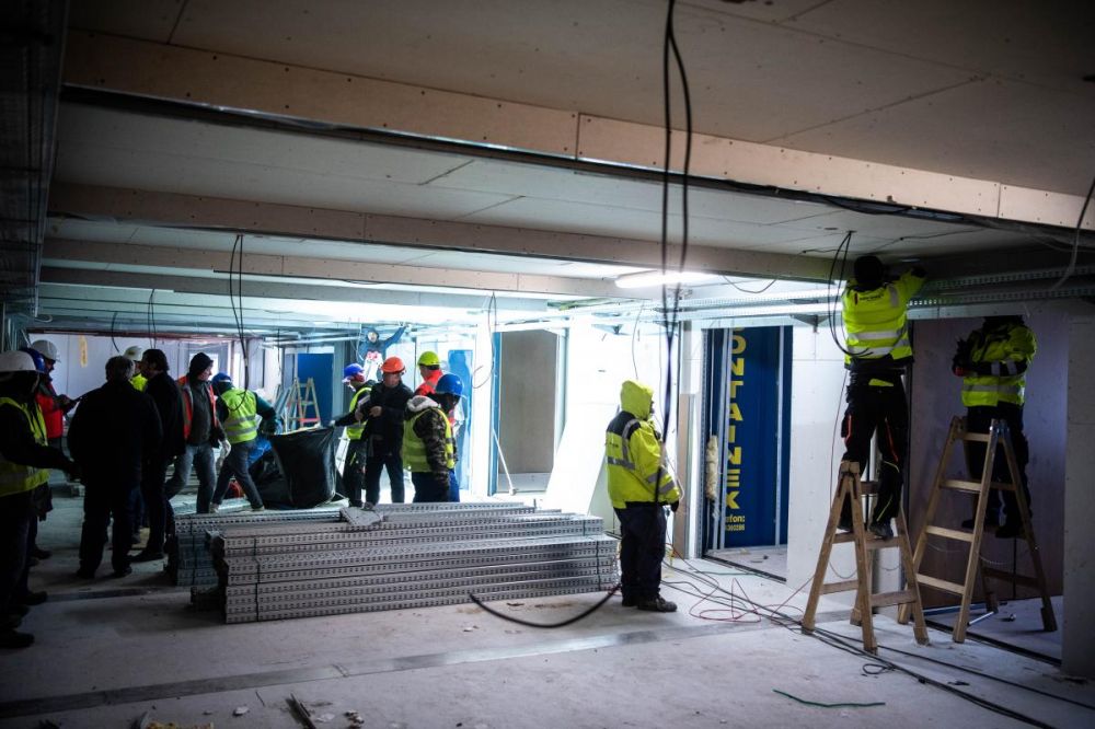 Már a lélegeztetéshez szükséges eszközöket is beszerelték az új konténerkórházba