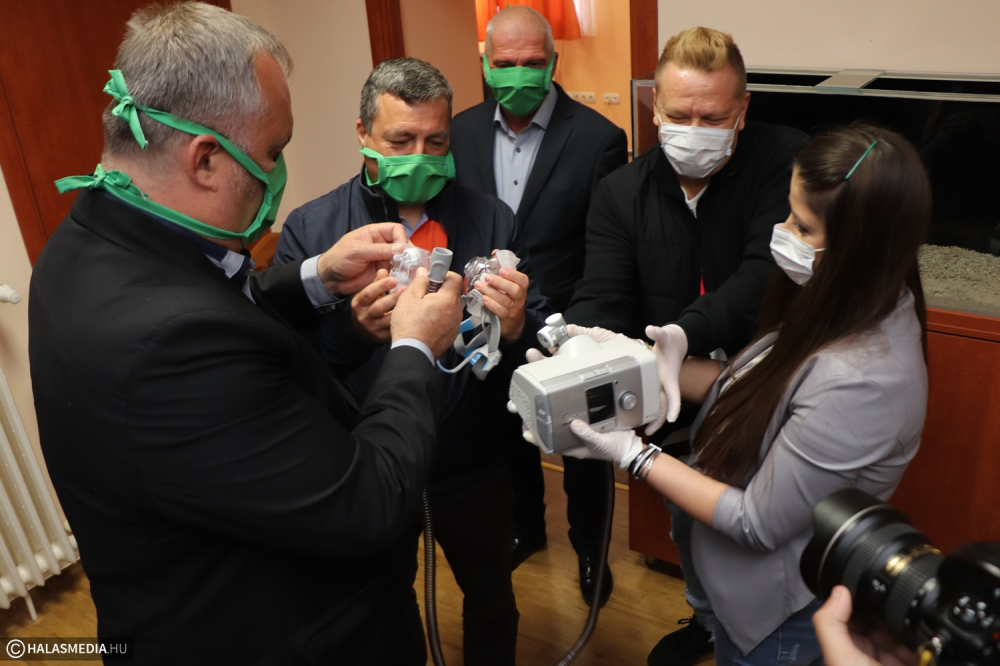 Nemes gesztus: 2 milliót érő légzéssegítő eszközt kapott a kórház (galéria)