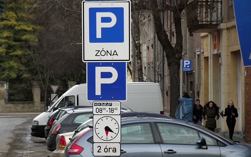 Polgármester: nem büntetik, aki túllépi a két órás parkolást