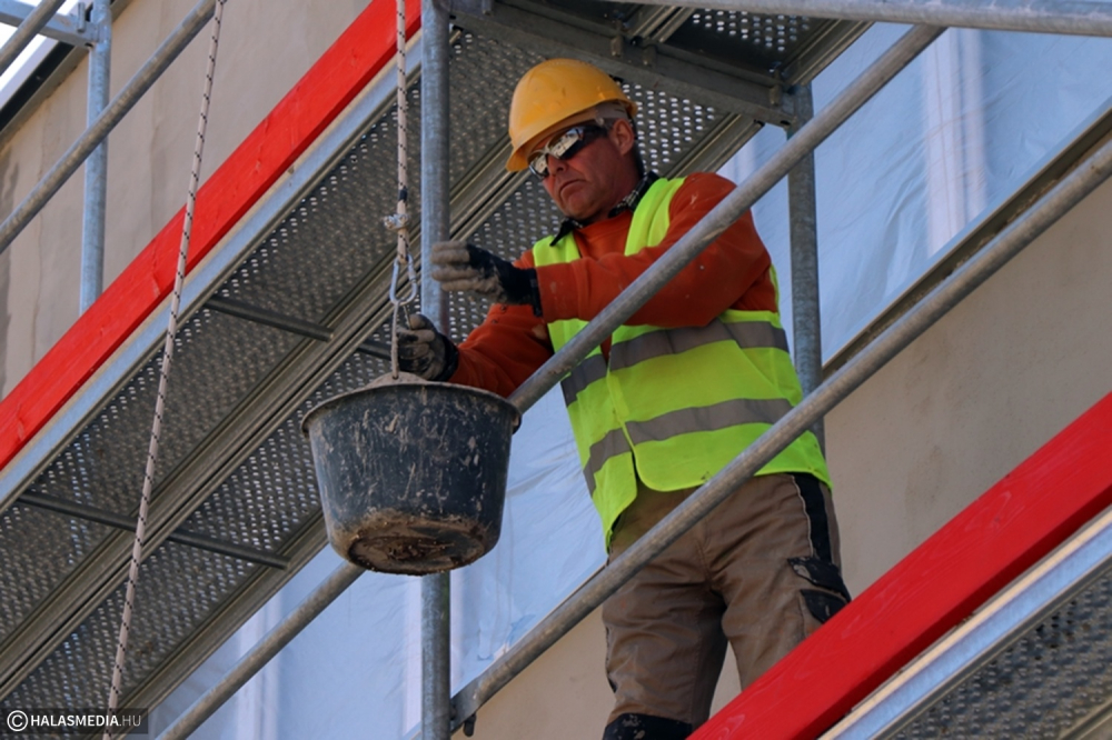 Új színt és hőszigetelést kap a Szent József-iskola (galéria)