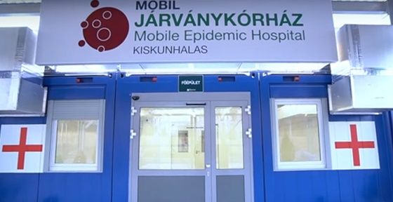 (►) Így épült a mobil járványkórház Halason