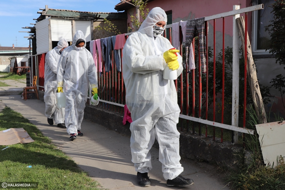 Közterületi fertőtlenítés a vásártér környékén (galéria)