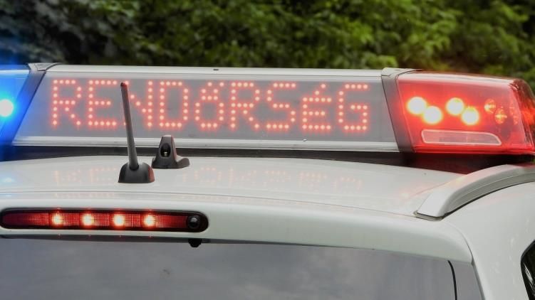 Rendszám és jogsi nélkül a Kossuth utcán