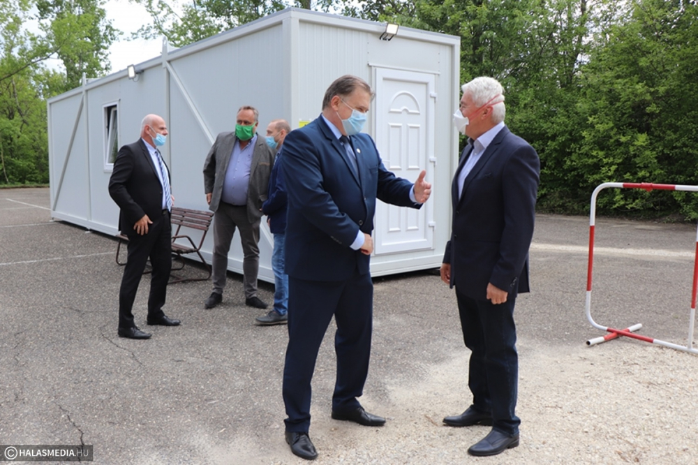 „Ilyen módon is ki tudtuk fejezni a hálánkat a kórháziaknak és a mentőknek” (galéria)