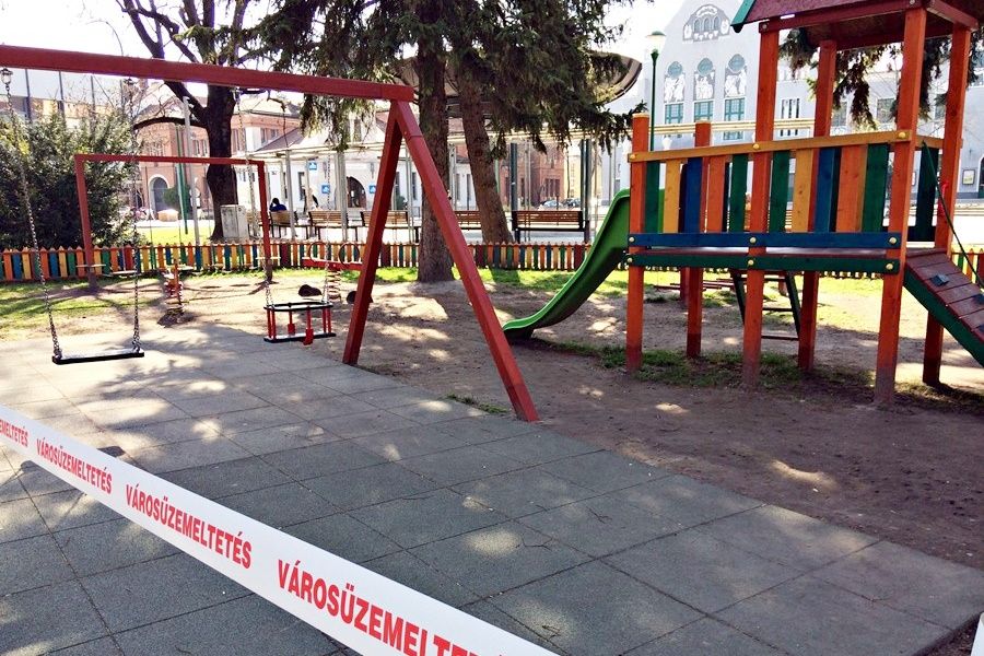 A hétvégén nyitnak a játszóterek és használható a fitneszpark is