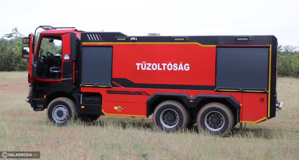 Füst a tanyán: a halasi tűzoltókat is Kelebiára riasztották