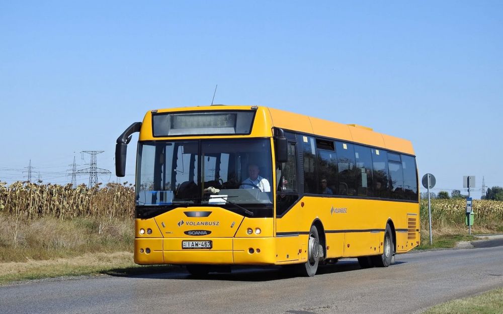 Változó buszmenetrend, új megállóhely a Szabadkain