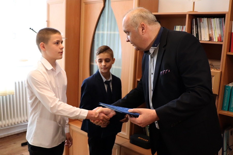 Miniszteri elismerés a fazekasos diákoknak