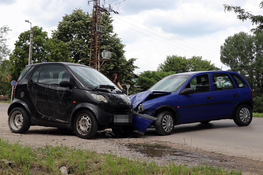 Opel és egy Smart ütközött a Keceli úton