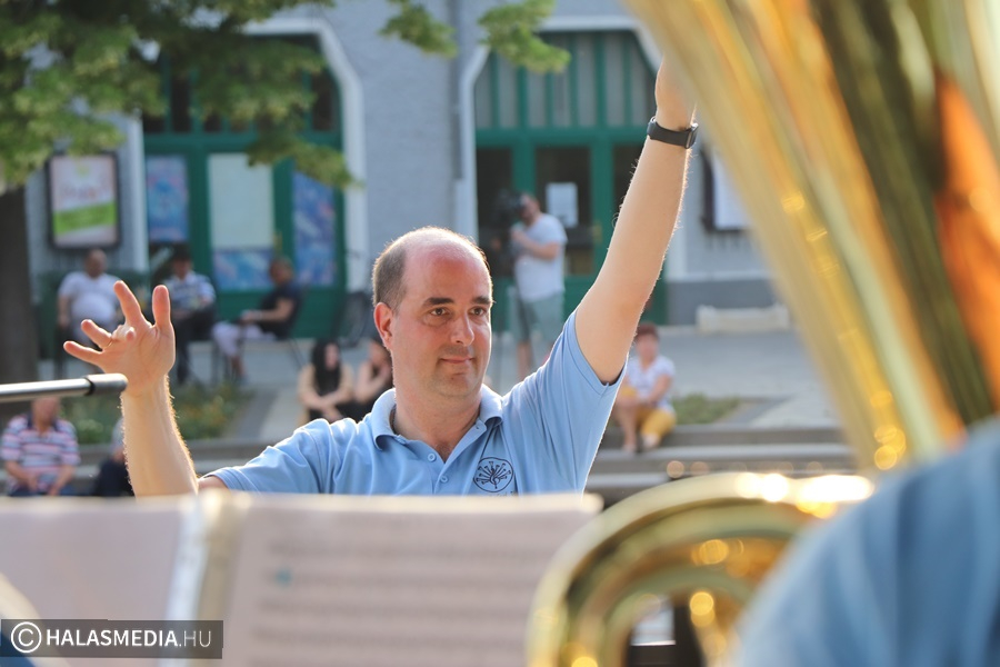 Visszatértek: a Halas Concert Bandé volt a főtér (galéria)
