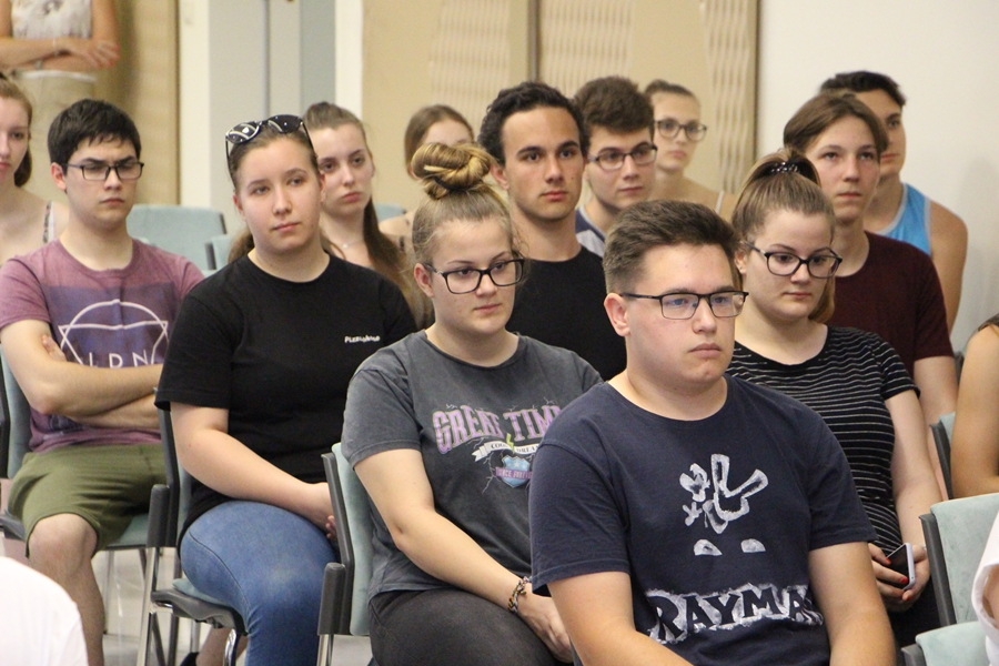 Közel félszáz diák kap munkát a várostól