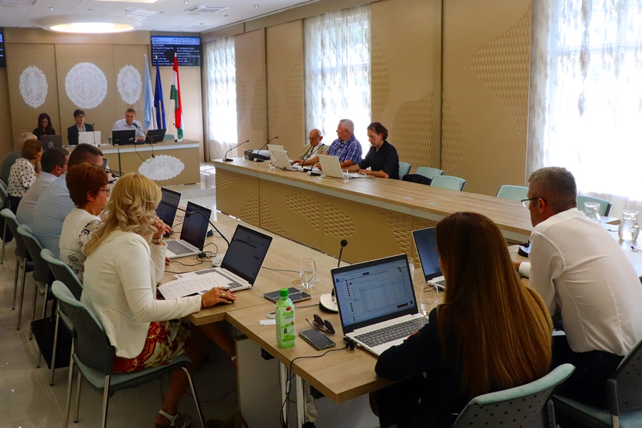 Rendkívüli ülés: gyors, hatékony munka