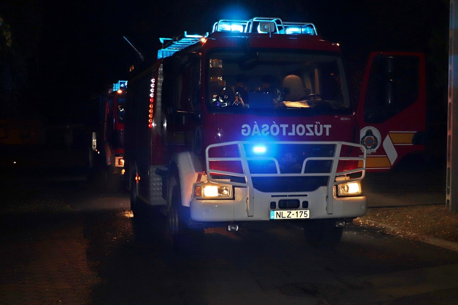 Családi ház tetőszerkezete égett Kiskunmajsán