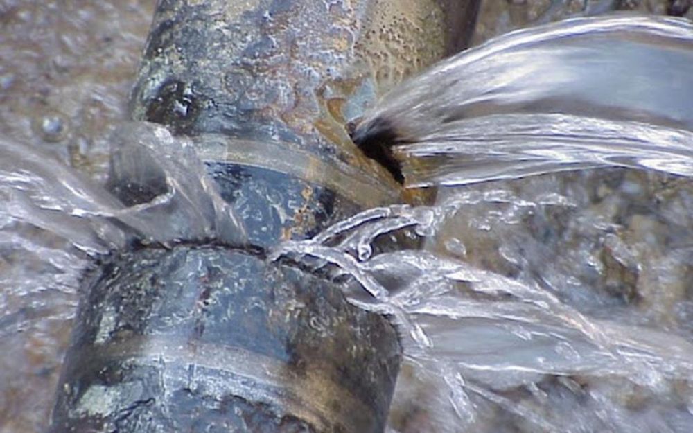 Már javítják az alsóvárosi csőtörést