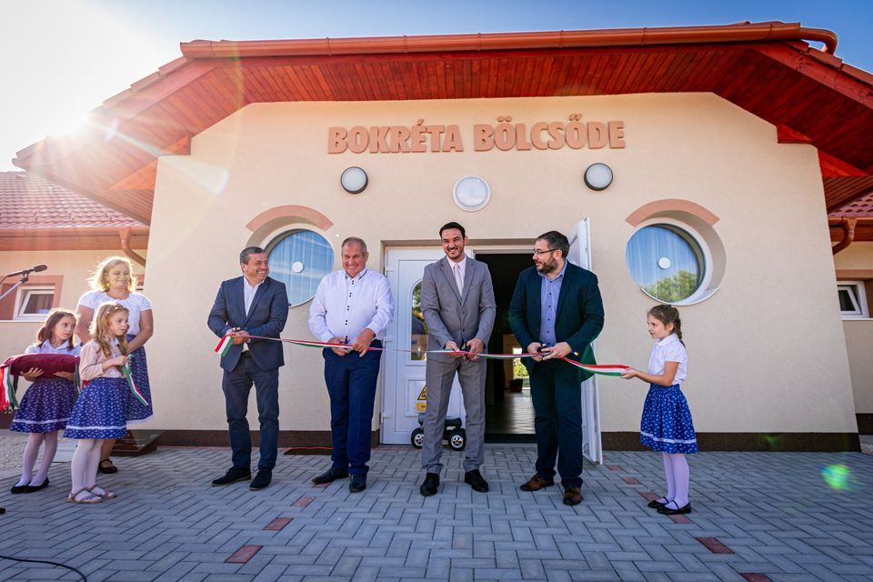 Átadták a tompai Bokréta Bölcsődét