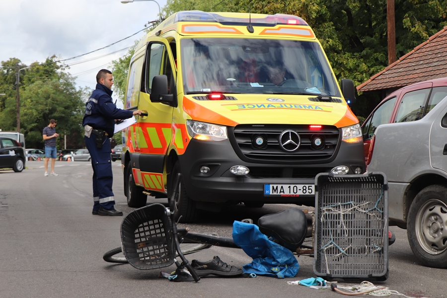 Fejsérüléssel szállították kórházba a kerékpárost