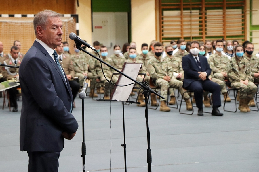 A honvédelmi miniszter Halason köszöntötte a kadétokat (galéria)