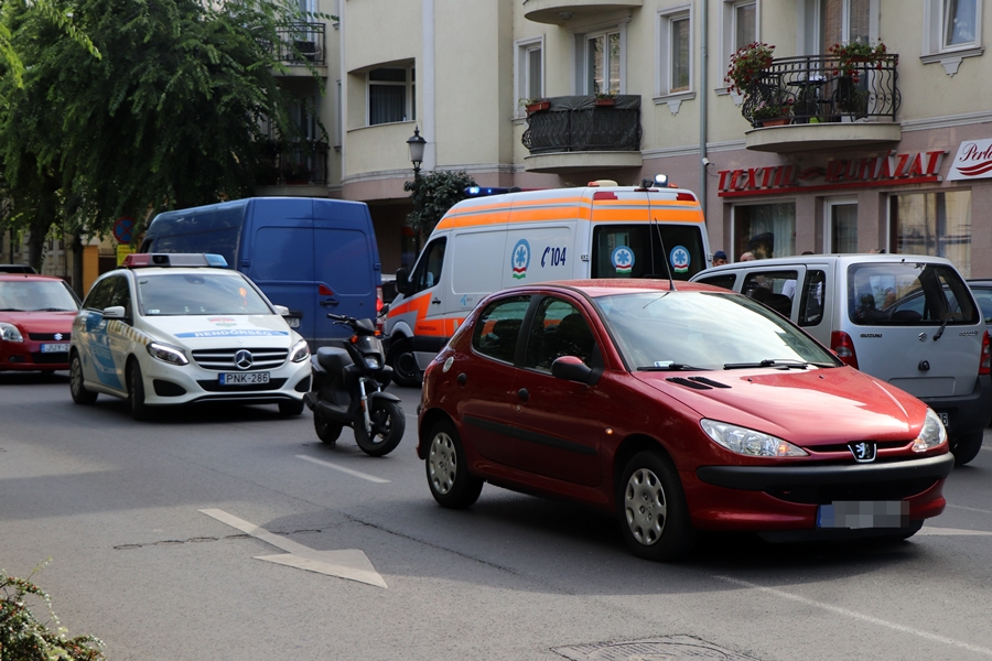 Robogóst ért baleset a Köztársaság utcán