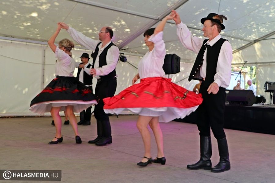  Zenés, táncos közösségfejlesztés Tompán (galéria)