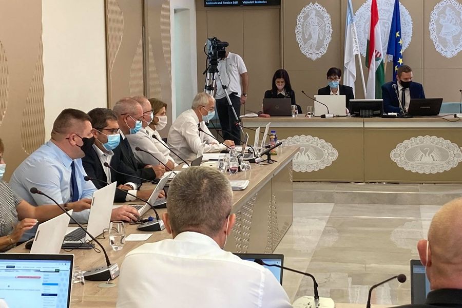 Gyarapodik a város - napirend előtt szóltak a képviselők