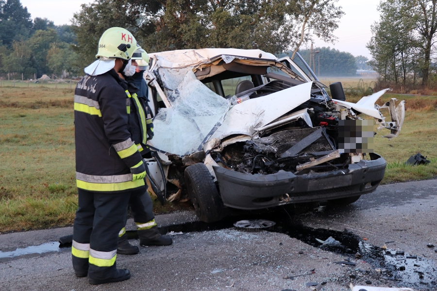 Újabb súlyos baleset: kisbusz ütközött egy autóbusznak a Szegedi úton (galéria)