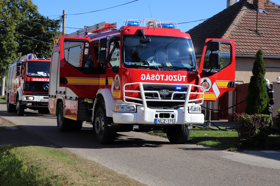 Szándékos megtévesztés: a Szondi utcába riasztották a tűzoltókat