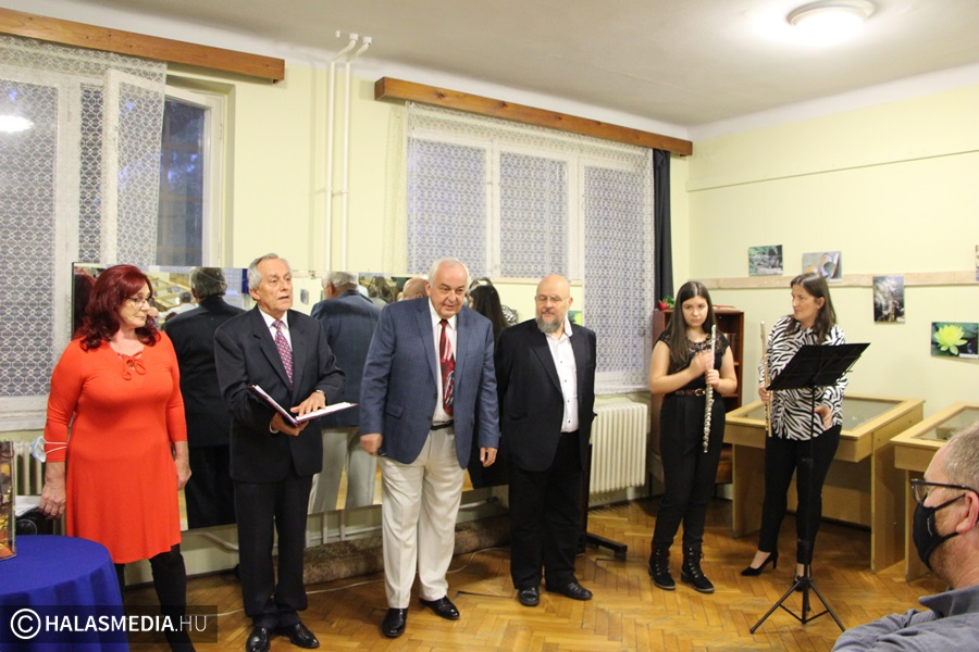 Dupla kiállítás: gépek és képek