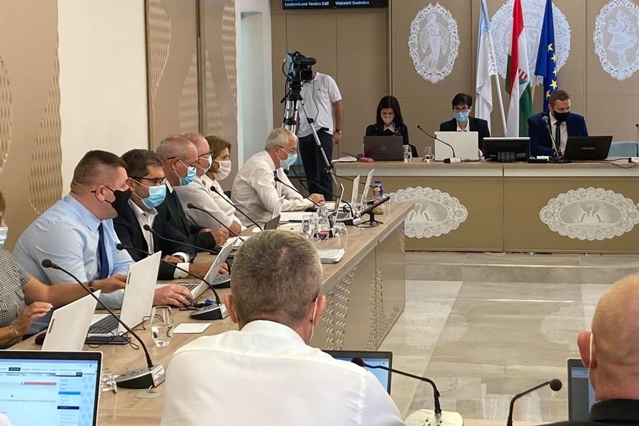 Testületi ülés csütörtökön - élőben közvetíti a Halasmédia