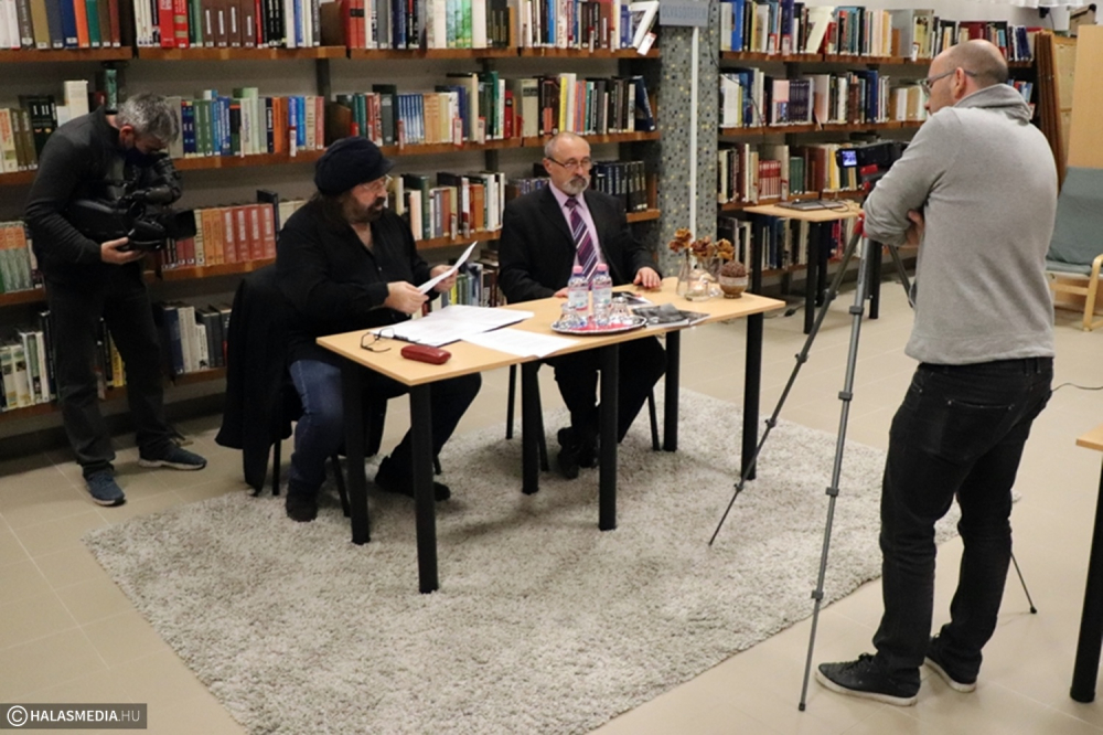 A világhálón mutatták be Poszi verseskönyvét