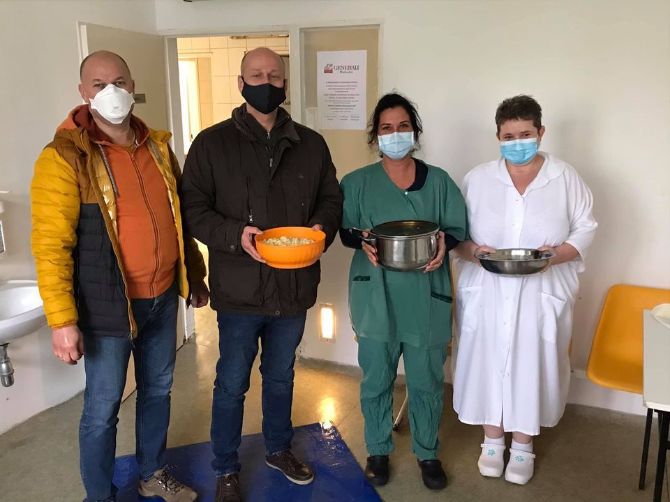 Jerémiás doktor és barátja meglepte a kórháziakat