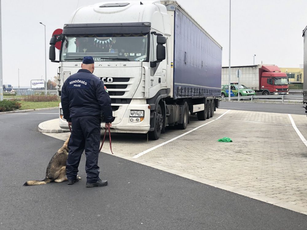 Péntek reggel: 16 afgán Kisszállásnál
