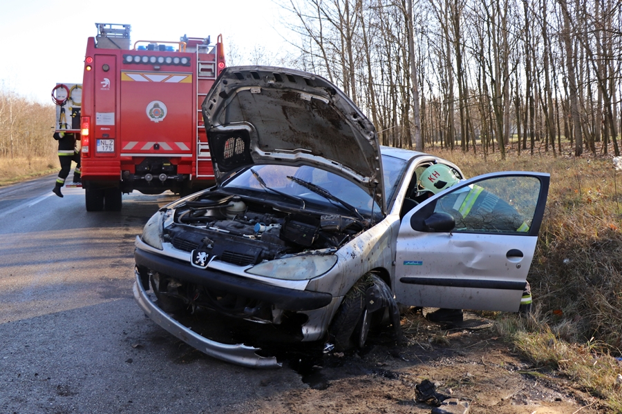 Felborult egy Peugeot a zsanai úton