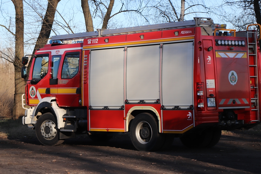 Kigyulladt egy garázs Kiskunhalas közelében