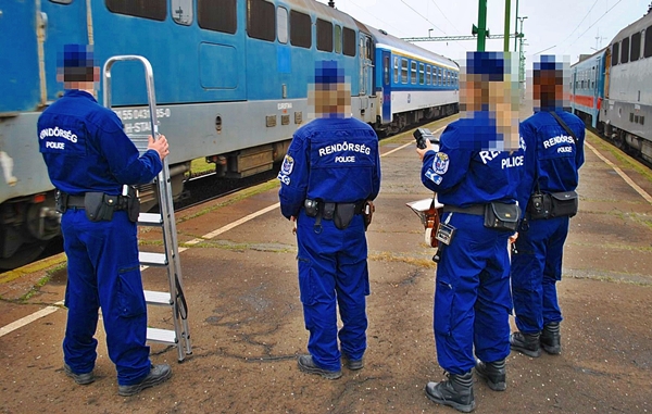 Terrorista-gyanús tizenéveseket fogtak Kelebián