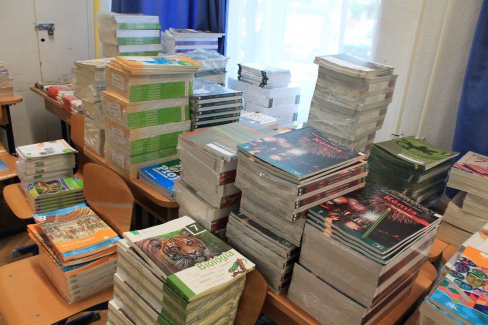 Indul a tankönyv kiszállítás