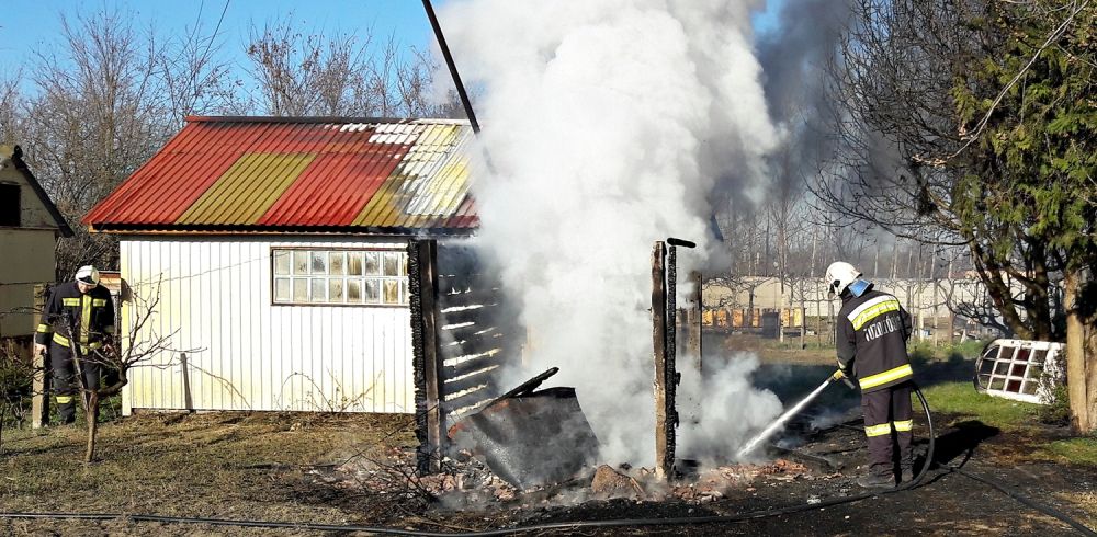 Kigyulladt a melléképület