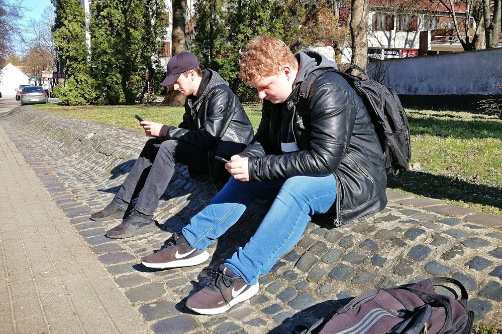 (►) Koronavírus: így vélekednek a halasi diákok az iskolabezárásról