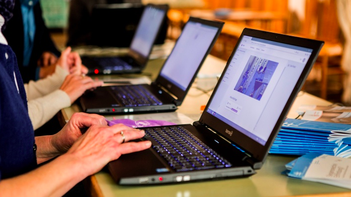 Halasi egyházi szertartások a világhálón