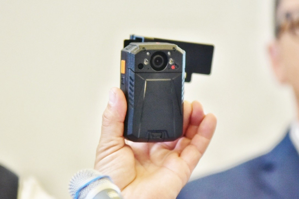 Mindent rögzít a közterület-felügyelők testkamerája