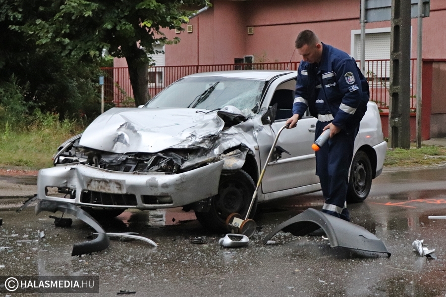 Súlyos baleset a Mártírok útján: az okozó kisteherautó elhagyta a helyszínt (galéria)