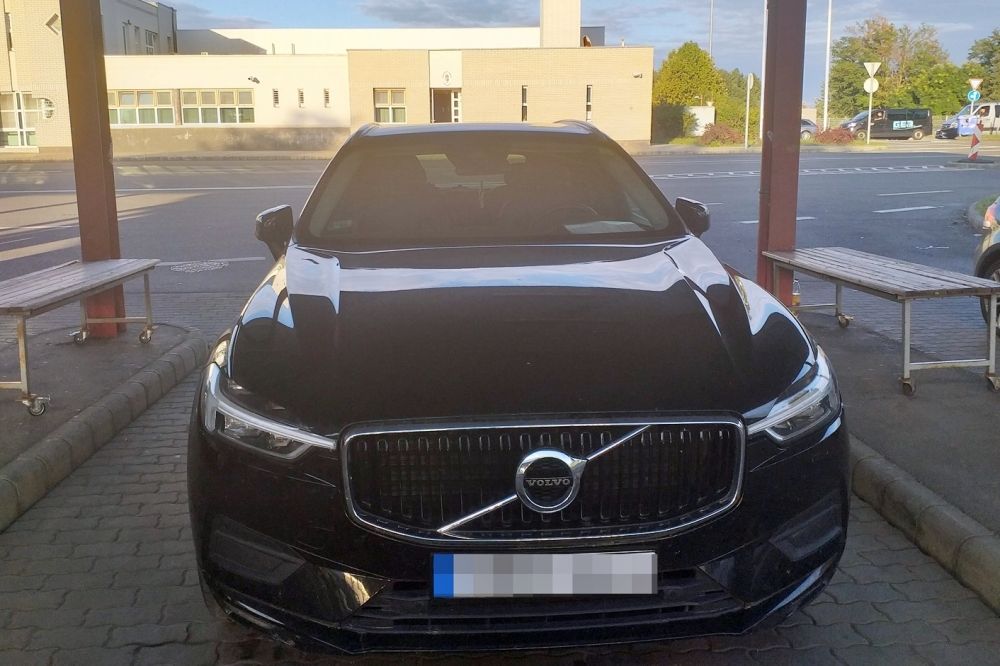 Körözött Volvót tartóztattak fel Tompán